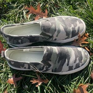 Perfect Tommy Bahama Camouflage Slip-On canvas Sneakers